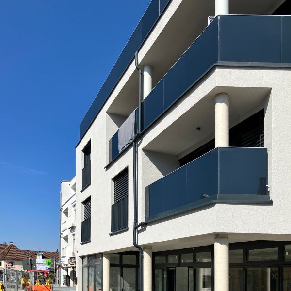Dreifamilienhaus_mit_Eisdiele_01